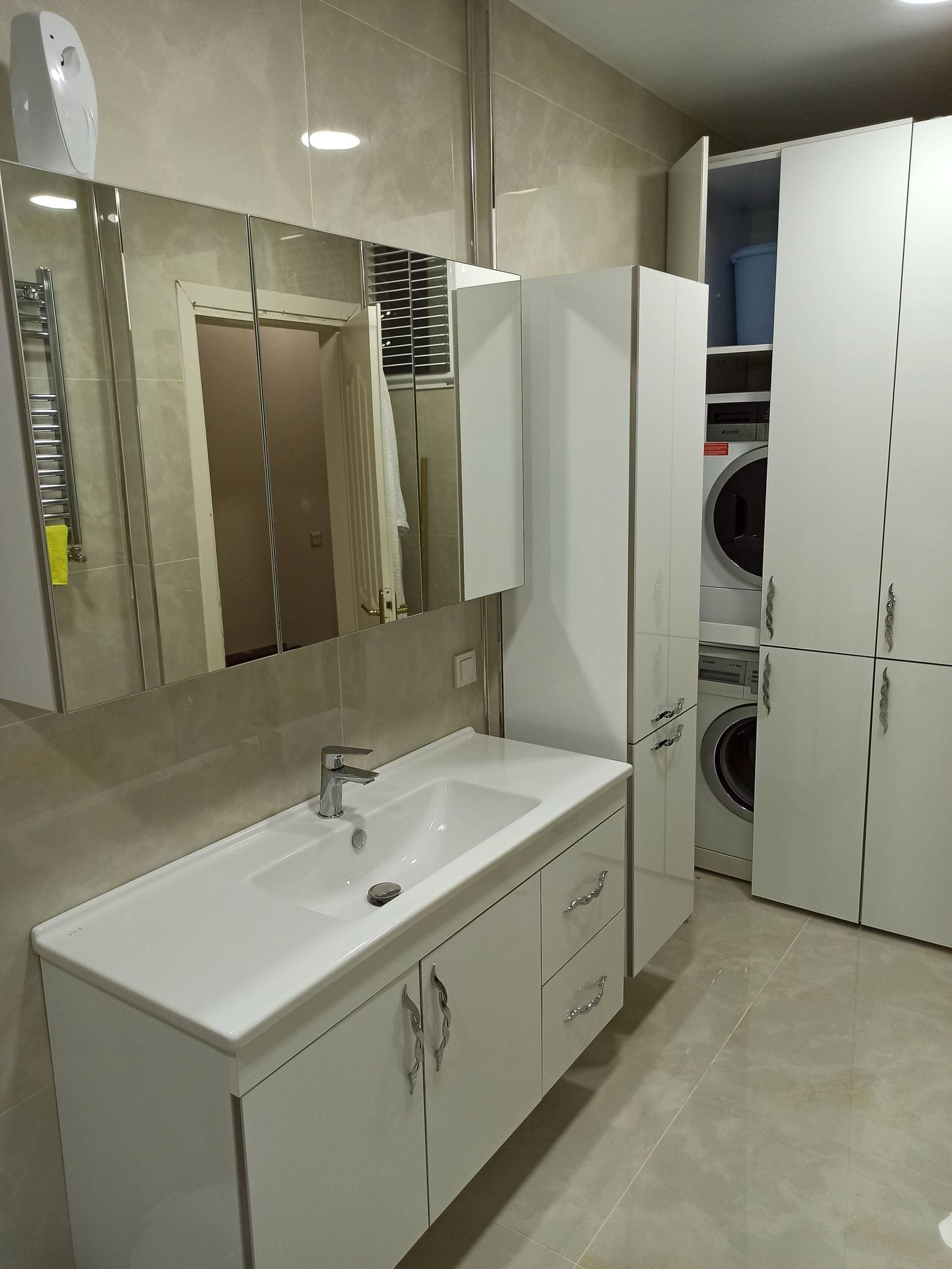 Banyo Dolabı